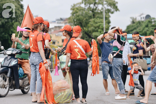 Olympic Việt Nam thua Hàn Quốc, hàng nghìn người vẫn đổ về Hồ Gươm đi bão trong tự hào - Ảnh 55.