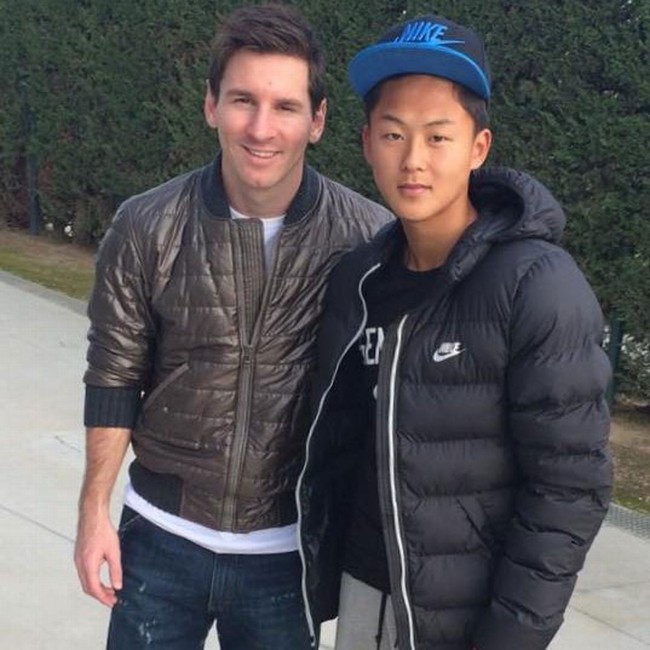 Chân dung Messi Hàn 2 lần ghi bàn vào lưới Việt Nam: Thần đồng bóng đá 20 tuổi, em út nhắng nhít đáng yêu của tuyển Olympic Hàn Quốc - Ảnh 3.