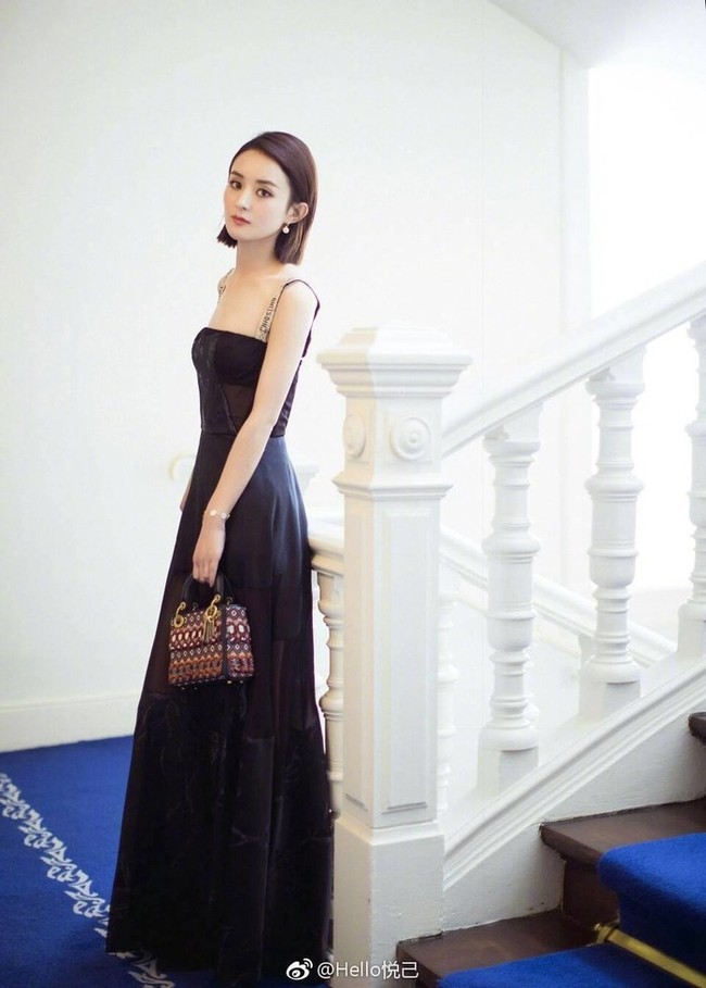 Không còn là thảm hoạ thời trang, nhưng Triệu Lệ Dĩnh béo lên trông thấy sau tin đồn mang thai với Phùng Thiệu Phong - Ảnh 7. Không còn là thảm hoạ thời trang, nhưng Triệu Lệ Dĩnh béo lên trông thấy sau tin đồn mang thai với Phùng Thiệu Phong - Ảnh 7.