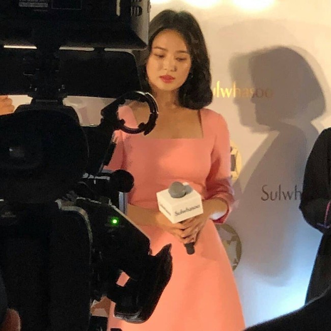Ngược đời Song Hye Kyo dự sự kiện: Hình chính thức dìm đau đớn, ảnh fan chụp vội lại đẹp tựa nữ thần - Ảnh 6.