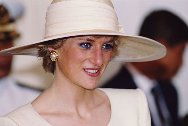 Không chỉ mỗi thời trang, Công nương Diana cũng có 6 bí mật về trang điểm, trong đó có 1 điều còn phá vỡ quy tắc Hoàng gia - Ảnh 4.