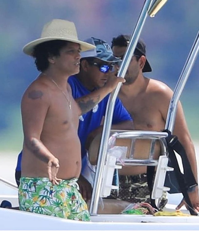 Forget the once handsome Martian Bruno Mars, now he is as fat as his uncles - Photo 4.