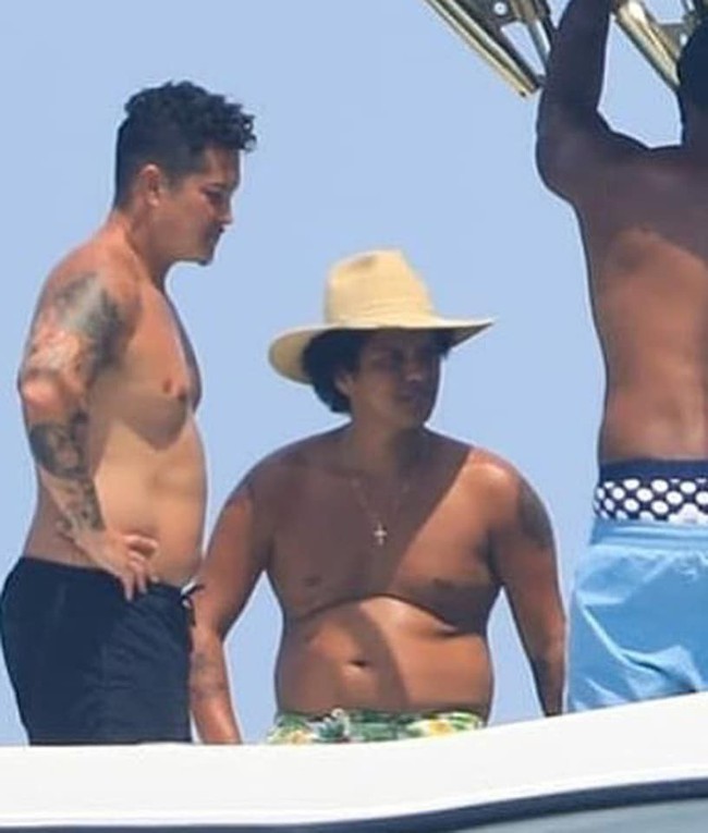 Forget the handsome Martian Bruno Mars, now he is as fat as his uncles - Photo 7.