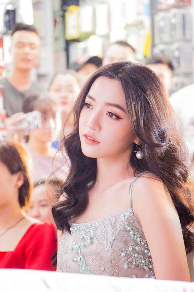 Thánh “bỏ bùa” Bích Phương ngày càng giỏi, không chỉ khiến fan ngây ngất bởi giọng hát hay thần thái mà còn vì điều này - Ảnh 4. Thánh “bỏ bùa” Bích Phương ngày càng giỏi, không chỉ khiến fan ngây ngất bởi giọng hát hay thần thái mà còn vì điều này - Ảnh 4.