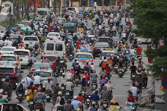 Người Hà Nội vội vã đổ về quê nghỉ lễ 2/9 sau giờ làm chiều thứ 6 - Ảnh 9. Người Hà Nội vội vã đổ về quê nghỉ lễ 2/9 sau giờ làm chiều thứ 6 - Ảnh 9.