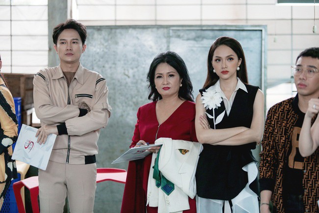 Bật khóc khi thua Hương Giang, Kỳ Duyên lại bị chê bai không tiếc lời vì liếc xéo đàn chị - Ảnh 2. Bật khóc khi thua Hương Giang, Kỳ Duyên lại bị chê bai không tiếc lời vì liếc xéo đàn chị - Ảnh 2.