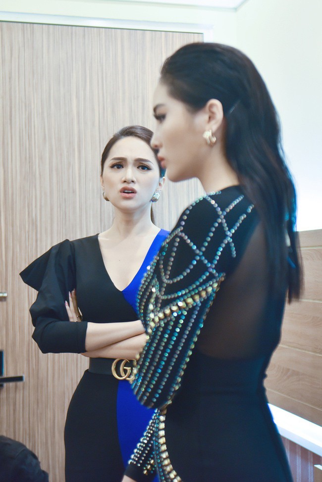 Bật khóc khi thua Hương Giang, Kỳ Duyên lại bị chê bai không tiếc lời vì liếc xéo đàn chị - Ảnh 4. Bật khóc khi thua Hương Giang, Kỳ Duyên lại bị chê bai không tiếc lời vì liếc xéo đàn chị - Ảnh 4.