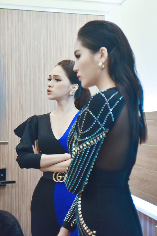Bật khóc khi thua Hương Giang, Kỳ Duyên lại bị chê bai không tiếc lời vì liếc xéo đàn chị - Ảnh 5. Bật khóc khi thua Hương Giang, Kỳ Duyên lại bị chê bai không tiếc lời vì liếc xéo đàn chị - Ảnh 5.
