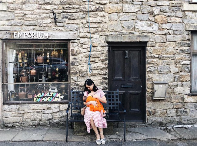 Lan Phương hạnh phúc cho con bú mọi lúc, mọi nơi mà không sợ mất thẩm mỹ - Ảnh 1.