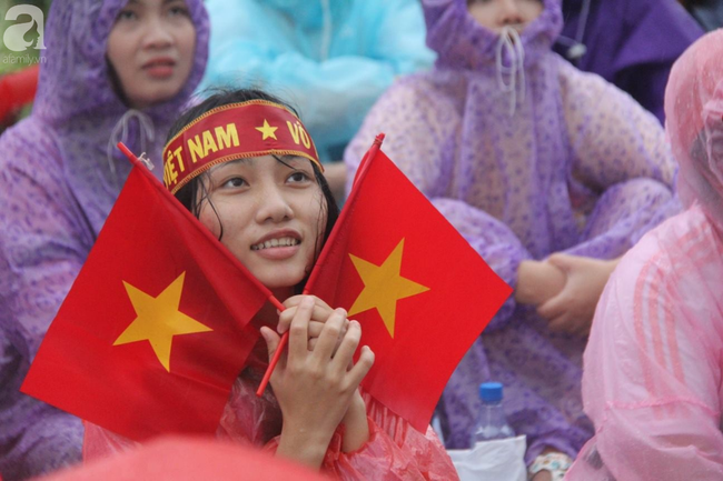 Người hâm mộ bật khóc, nhiều người ôm tim khi Olympic Việt Nam vuột mất huy chương đồng - Ảnh 16.