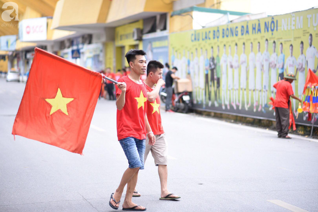 Người hâm mộ bật khóc, nhiều người ôm tim khi Olympic Việt Nam vuột mất huy chương đồng - Ảnh 60.