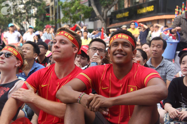 Người hâm mộ bật khóc, nhiều người ôm tim khi Olympic Việt Nam vuột mất huy chương đồng - Ảnh 31.