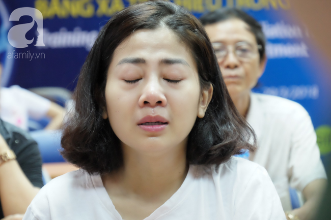 Mai Phương đi cà nhắc ngày xuất viện nhưng vẫn nhoẻn miệng cười với bác sĩ, nói xong điều ước rồi bật khóc: “Phải sống vì mọi người”  - Ảnh 12.
