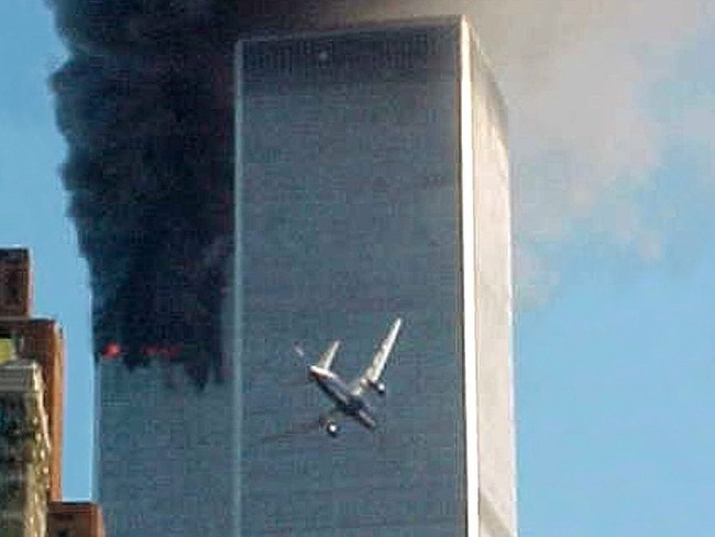 Vụ khủng bố 11/9: 17 năm trôi qua, những bức ảnh chứa đựng nỗi đau đớn vẫn khiến người xem rùng mình, còn người Mỹ khắc sâu trong lòng - Ảnh 2.