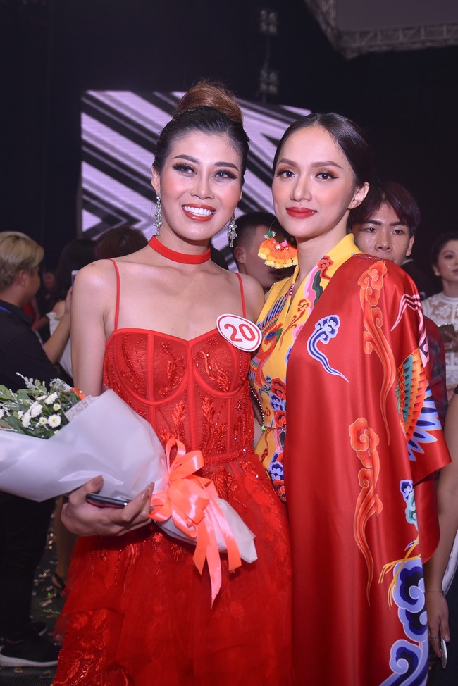 Siêu mẫu Việt Nam 2018 gọi tên học trò Hương Giang: Khán giả hoang mang vì không biết thi siêu mẫu hay thi Hoa hậu  - Ảnh 3.