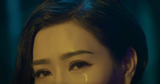 Chán hát nhạc dance, Thu Minh chuyển sang hát ballad, khóc sưng cả mắt trong teaser MV mới - Ảnh 6.