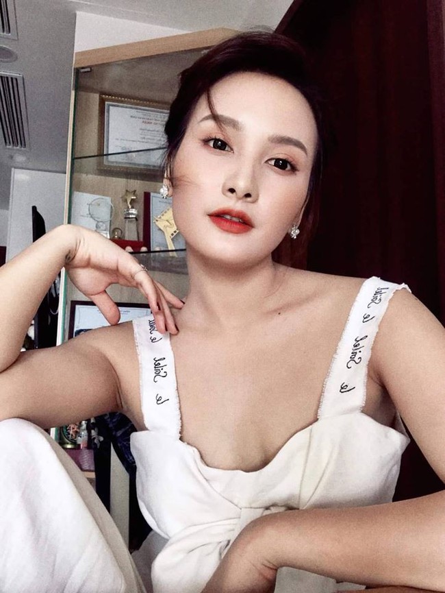 Soi nhất cử nhất động của sao Việt (10/9) - Ảnh 4.
