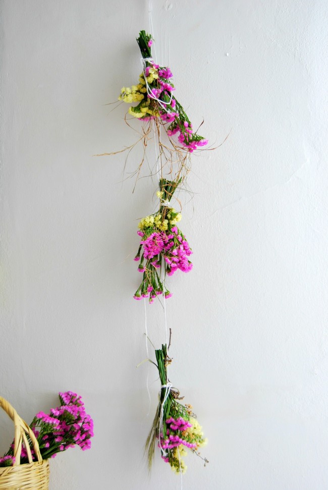 Hướng dẫn cách làm hoa khô đơn giản từ hoa tươi giúp nhà đẹp mà lại tiết kiệm chi phí - Ảnh 4.
