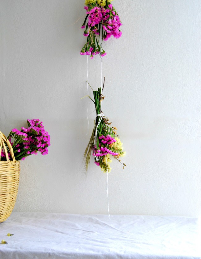Hướng dẫn cách làm hoa khô đơn giản từ hoa tươi giúp nhà đẹp mà lại tiết kiệm chi phí - Ảnh 5.