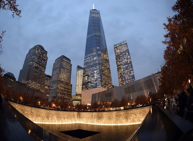 Vụ khủng bố 11/9: 17 năm trôi qua, những bức ảnh chứa đựng nỗi đau đớn vẫn khiến người xem rùng mình, còn người Mỹ khắc sâu trong lòng - Ảnh 24.