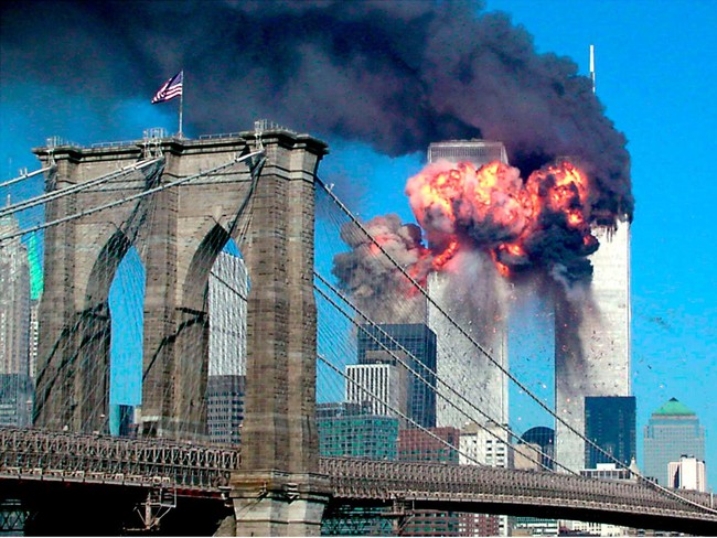 Vụ khủng bố 11/9: 17 năm trôi qua, những bức ảnh chứa đựng nỗi đau đớn vẫn khiến người xem rùng mình, còn người Mỹ khắc sâu trong lòng - Ảnh 7.