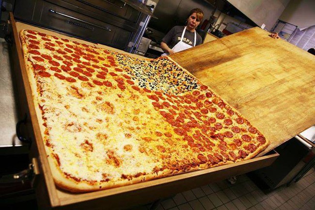 Chiếc pizza giao hàng tận nơi giá 7 triệu đồng, phải 70 người ăn mới hết  - Ảnh 3.