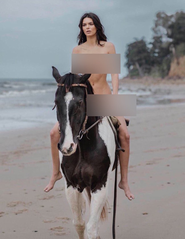 Siêu mẫu Kendall Jenner - cô em gái Kim siêu vòng 3 bất ngờ lộ nguyên bộ ảnh khỏa thân 100% lên mạng xã hội  - Ảnh 2.