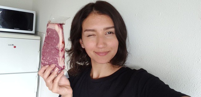 Tin được không: Đây là những thay đổi trên khuôn mặt của một blogger khi cô bắt đầu ăn thịt trở lại sau 4 năm chỉ ăn chay  - Ảnh 4.