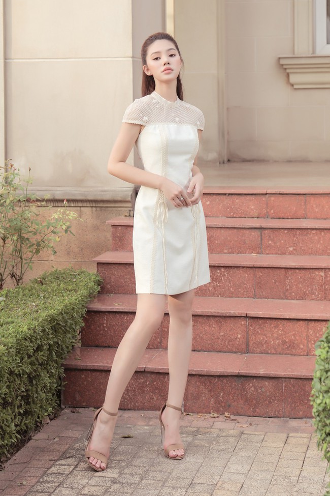 Hoa hậu con nhà giàu Jolie Nguyễn diện váy áo xuyên thấu nhưng không phản cảm - Ảnh 9.