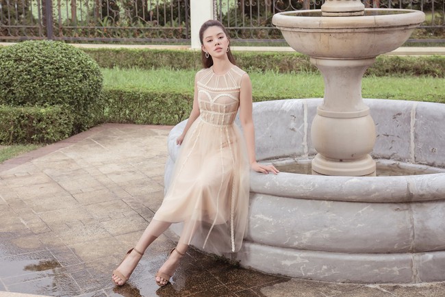Hoa hậu con nhà giàu Jolie Nguyễn diện váy áo xuyên thấu nhưng không phản cảm - Ảnh 3.