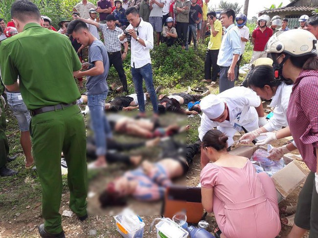 Tai nạn thảm khốc ở Lai Châu: Xe khách va chạm xe bồn khiến 11 người chết, 4 người bị thương - Ảnh 4.