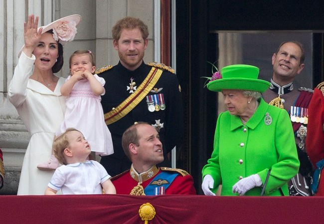 Có một cử chỉ mà Hoàng tử William và Công nương Kate luôn làm khi nói chuyện với các con của mình khiến phụ huynh thế giới phải ngưỡng mộ - Ảnh 9.