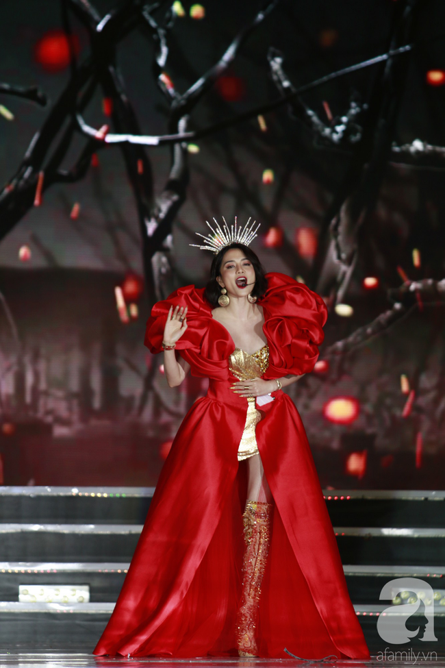 Thiều Bảo Trang treo mình trên vòng lửa, đốt cháy sân khấu Chung kết Hoa hậu Việt Nam 2018 - Ảnh 2.