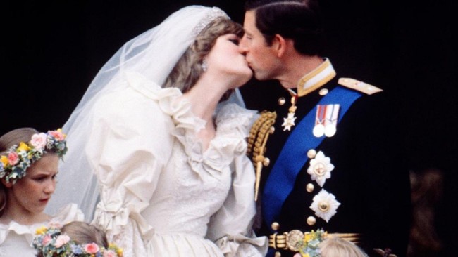 Nhìn loạt khoảnh khắc lạnh nhạt của Thái tử Charles và Công nương Diana mới thấy, cuộc hôn nhân không tình yêu này sớm hay muộn cũng phải kết thúc - Ảnh 12.