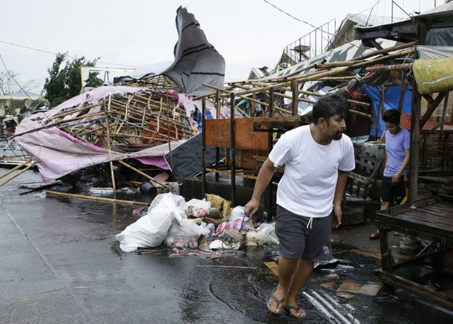 Cảnh tượng như ngày tận thế của siêu bão Mangkhut khi càn quét qua Philippines - Ảnh 5.