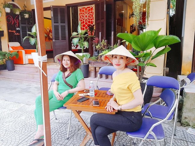 Hóa ra Tân Hoa hậu Việt Nam 2018 Tiểu Vy có một người mẹ trẻ trung và thông minh như thế này - Ảnh 10.