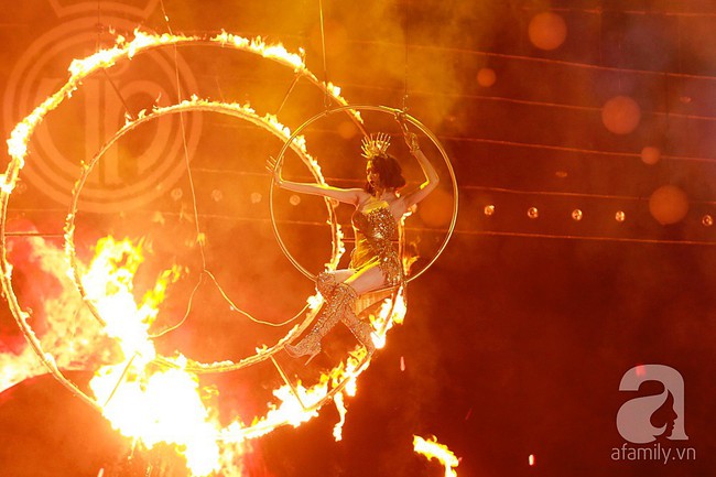 Thiều Bảo Trang treo mình trên vòng lửa, đốt cháy sân khấu Chung kết Hoa hậu Việt Nam 2018 - Ảnh 7.