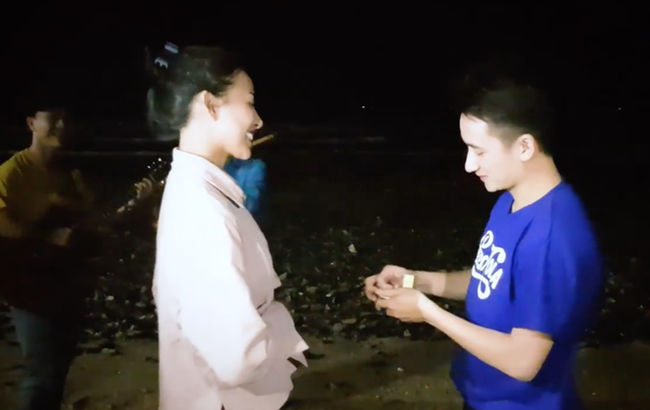 Chân dung cô gái Khánh Hòa vừa được Phan Mạnh Quỳnh cầu hôn trên biển - Ảnh 1.