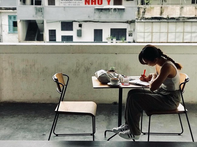 Dân sành cafe Sài Gòn chính hiệu mách bạn 5 địa chỉ thú vị để ngồi lì cả ngày không chán - Ảnh 13. Dân sành cafe Sài Gòn chính hiệu mách bạn 5 địa chỉ thú vị để ngồi lì cả ngày không chán - Ảnh 13.