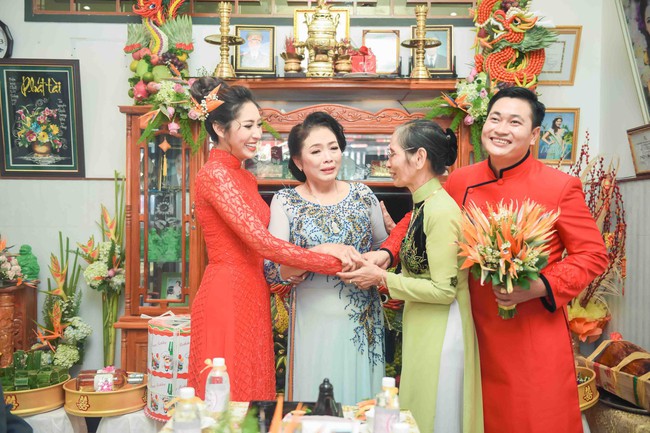 Hoa hậu trả vương miện Đặng Thu Thảo rạng rỡ bên vị hôn phu trong lễ đính hôn tại Cần Thơ - Ảnh 5.