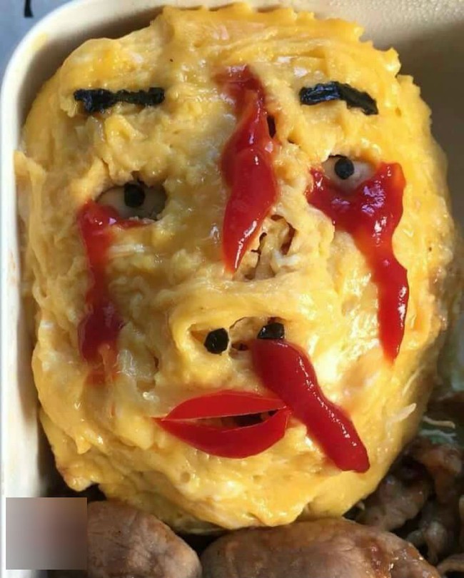 Khi người yêu chăm chút nấu cơm trưa cho bạn mang lên văn phòng mà lại mê Halloween, cứ yên tâm là không ai dám xin ăn ké - Ảnh 2. Khi người yêu chăm chút nấu cơm trưa cho bạn mang lên văn phòng mà lại mê Halloween, cứ yên tâm là không ai dám xin ăn ké - Ảnh 2.