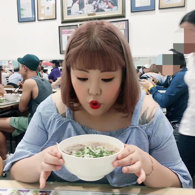Nàng béo thánh ăn Hàn Quốc khoe ảnh ăn phở ở Việt Nam  - Ảnh 3.