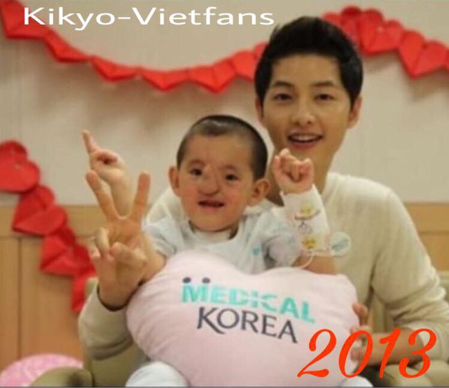Đây chính là bằng chứng cho việc Song Joong Ki luôn được gọi là diễn viên có nhân cách đẹp nhất nhì Kbiz - Ảnh 2. Đây chính là bằng chứng cho việc Song Joong Ki luôn được gọi là diễn viên có nhân cách đẹp nhất nhì Kbiz - Ảnh 2.