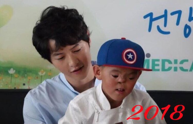 Đây chính là bằng chứng cho việc Song Joong Ki luôn được gọi là diễn viên có nhân cách đẹp nhất nhì Kbiz - Ảnh 4. Đây chính là bằng chứng cho việc Song Joong Ki luôn được gọi là diễn viên có nhân cách đẹp nhất nhì Kbiz - Ảnh 4.