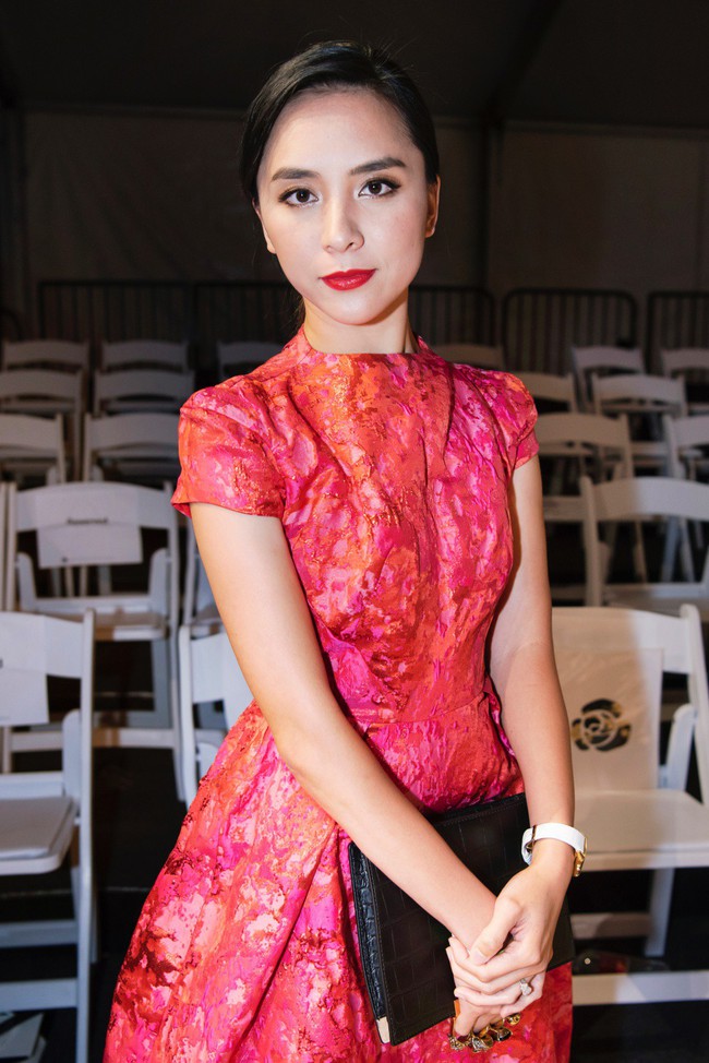 Á hậu Dương Trương Thiên Lý xuất hiện xinh đẹp, rạng ngời đi xem thời trang - Ảnh 2.