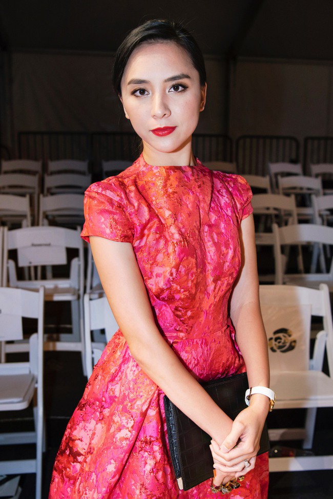 Á hậu Dương Trương Thiên Lý xuất hiện xinh đẹp, rạng ngời đi xem thời trang - Ảnh 2. Á hậu Dương Trương Thiên Lý xuất hiện xinh đẹp, rạng ngời đi xem thời trang - Ảnh 2.
