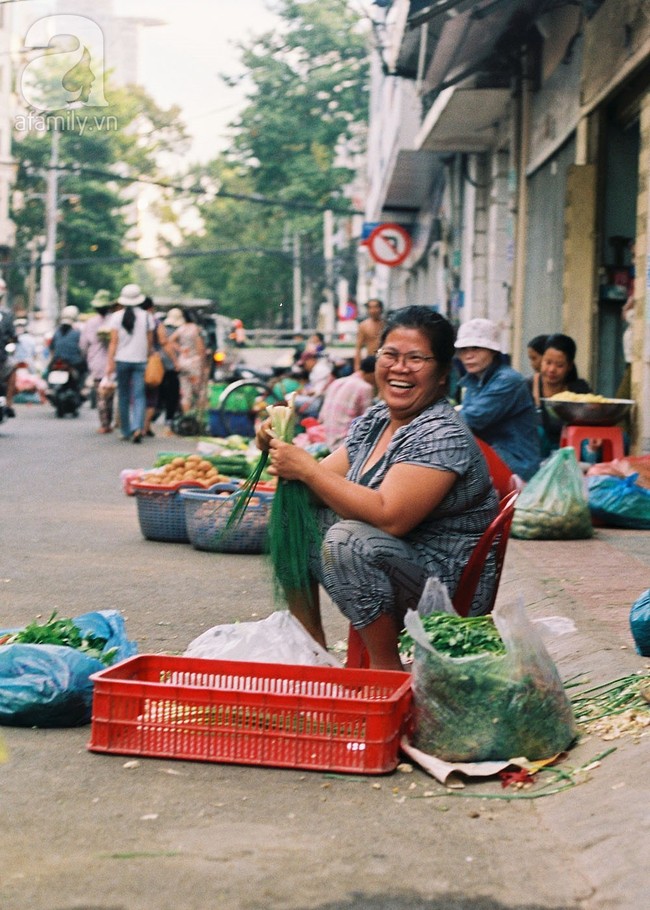 Sài Gòn tánh kỳ - bài viết ngắn đang gây bão MXH về những thị dân bao đồng tử tế khiến nhiều người ấm lòng  - Ảnh 1.