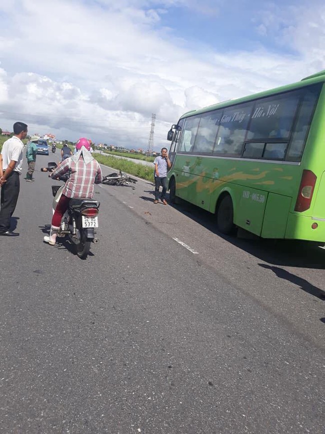 Nam Định: Xe máy đâm trực diện xe khách, 2 nam thanh niên tử vong - Ảnh 2.