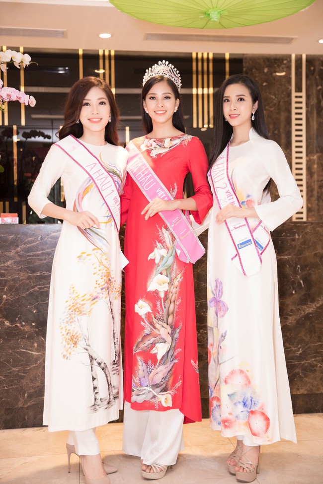 Tân Hoa hậu Trần Tiểu Vy mất tiếng sau khi đi giao lưu với khán giả - Ảnh 7.