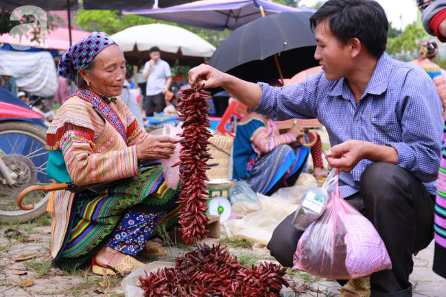 Lạc lối với những món ăn mang vị núi rừng ở chợ phiên nguyên sơ vùng cao Bắc Hà - Ảnh 19.